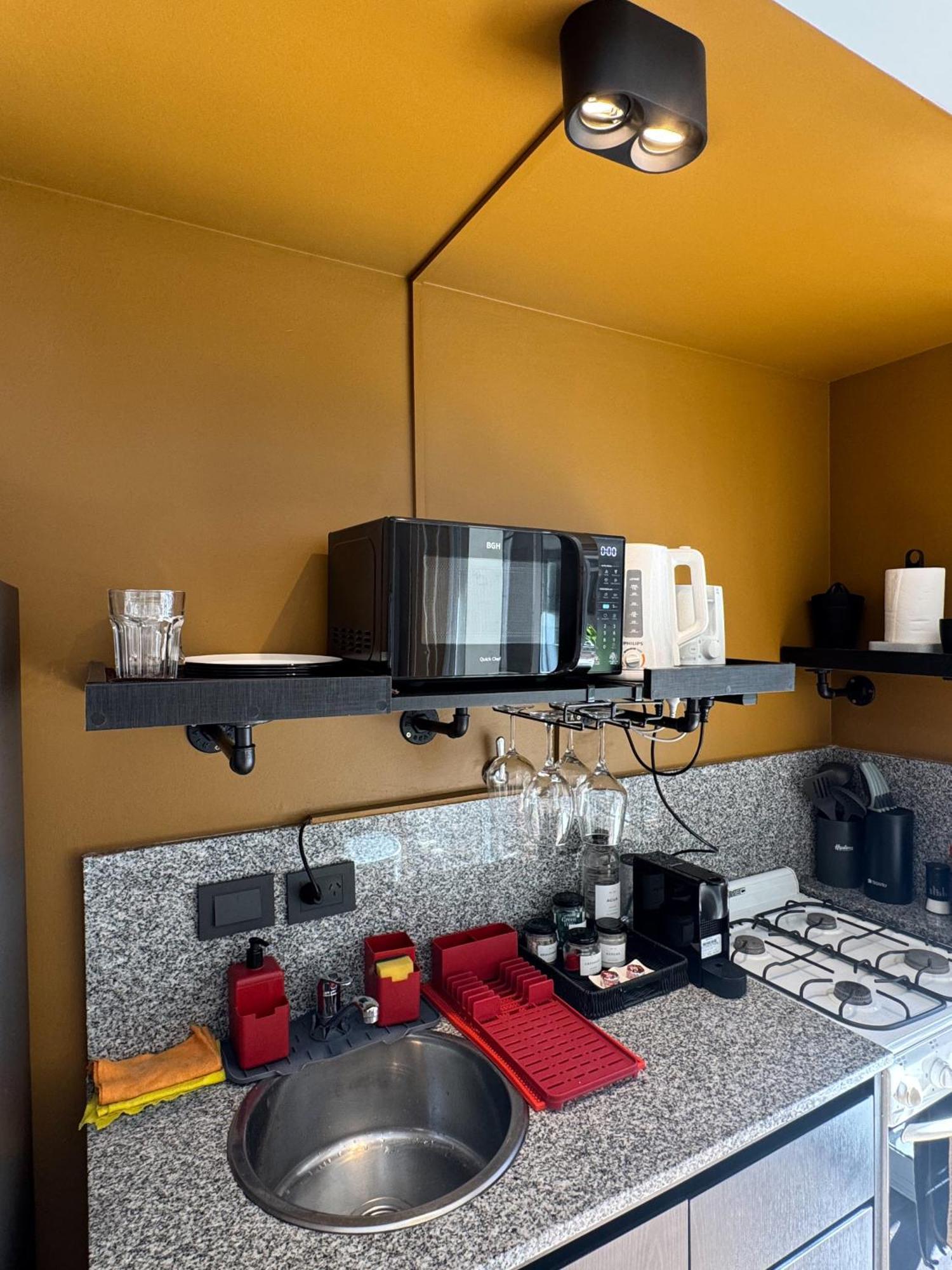 Foster Hollywood Apartment *